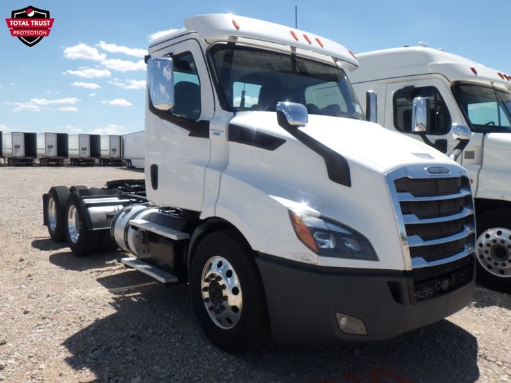 2019-freightliner-cascadia-116-image-3