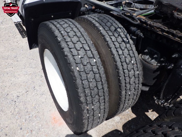 2019-freightliner-cascadia-126-image-15