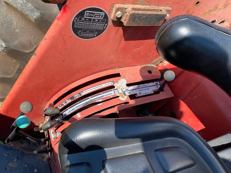 case-ih-695-2-wd-tractor-image-20