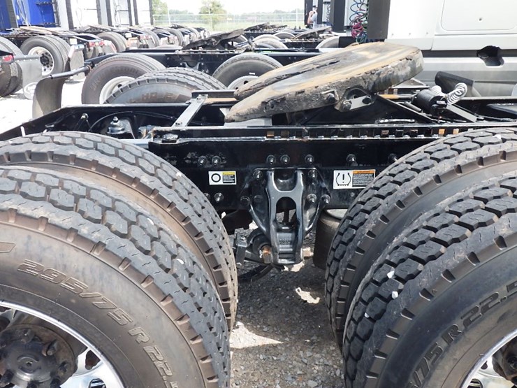 2021-peterbilt-579-image-6