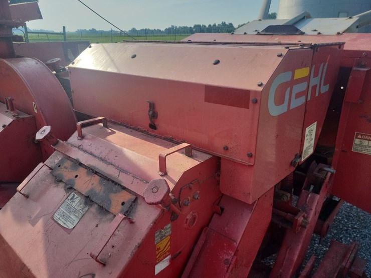 gehl-1065-tandem-axle-forage-chopper-w/2-heads---nice-image-25