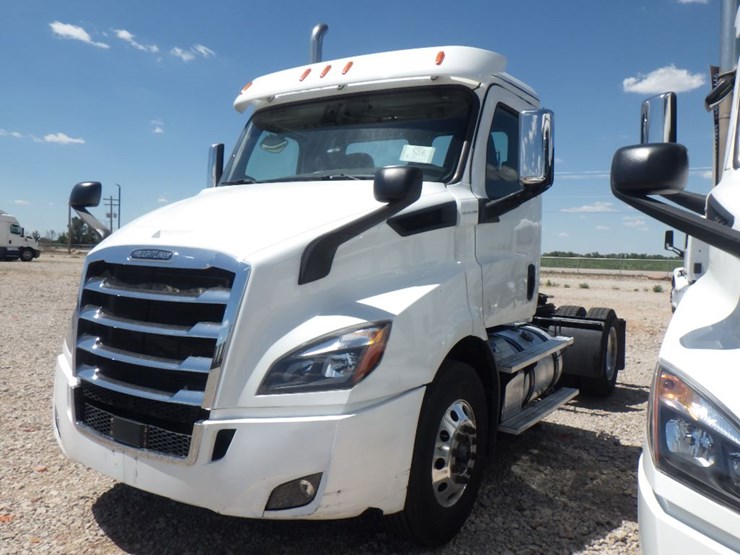 2018-freightliner-cascadia-116-image-1