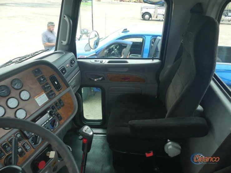 2012-peterbilt-388-image-17