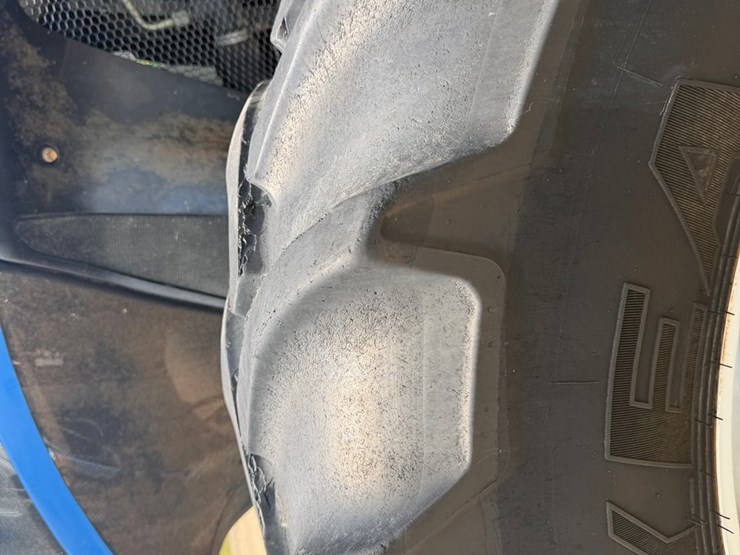 2015-new-holland-t8.350-image-78