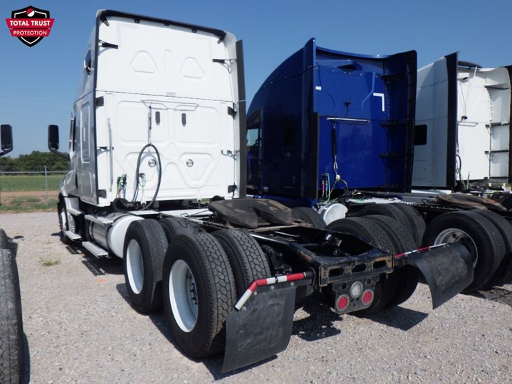 2023-freightliner-cascadia-126-image-13