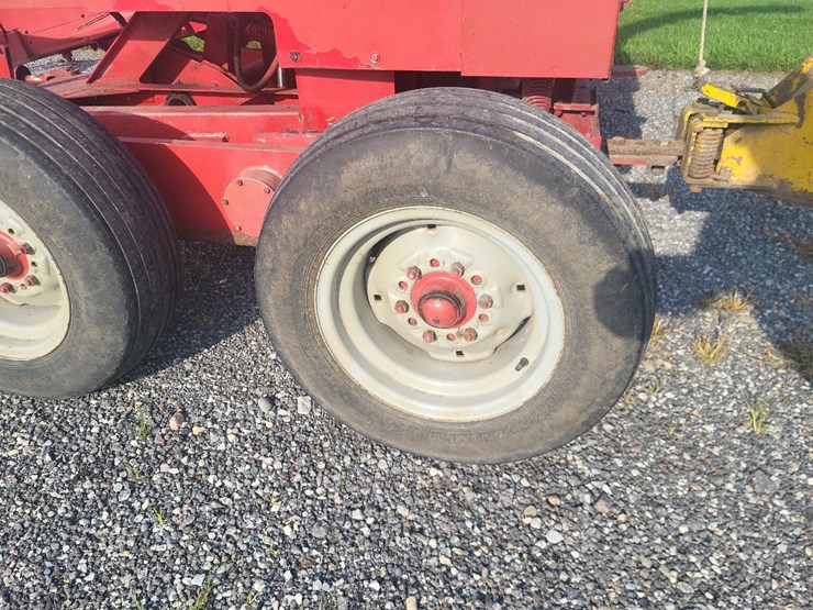 gehl-1065-tandem-axle-forage-chopper-w/2-heads---nice-image-22