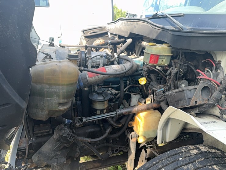 2004-international-4300-dt466-box-truck-image-36