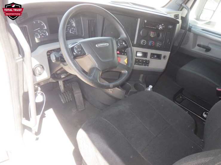 2020-freightliner-cascadia-116-image-16