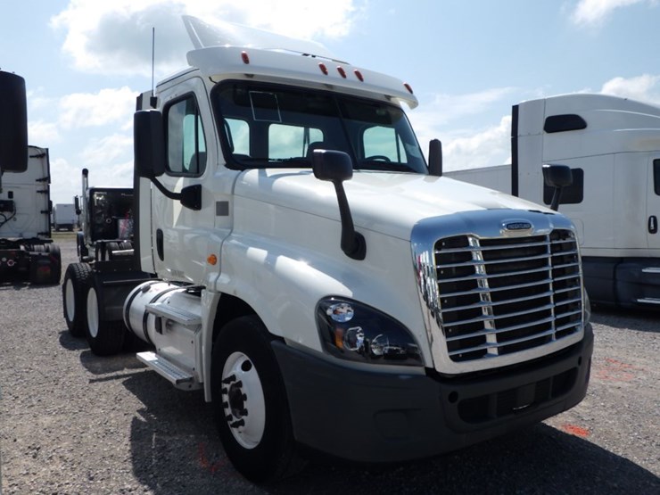 2018-freightliner-cascadia-125-image-3