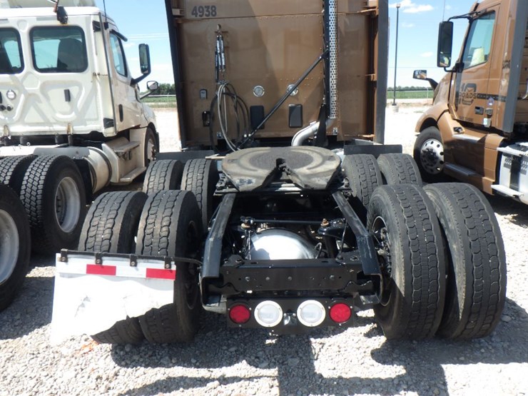 2022-kenworth-t680-image-8