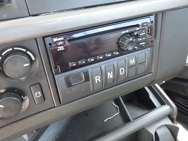 2021-volvo-vnr300-image-20