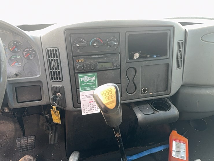2004-international-4300-dt466-box-truck-image-29