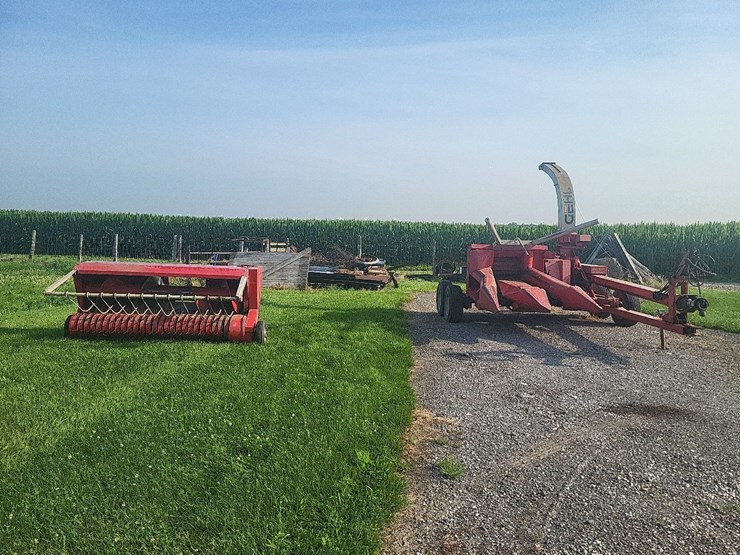 gehl-1065-tandem-axle-forage-chopper-w/2-heads---nice-image-2