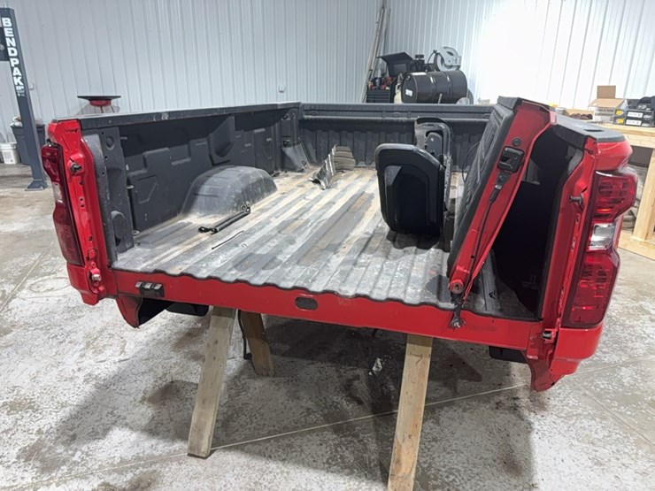 2022-chevy-2500-pickup-bed-image-2