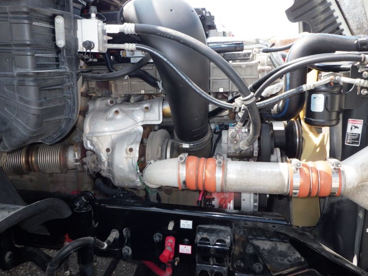 2018-freightliner-cascadia-125-image-24