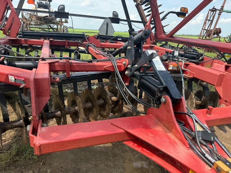 case-ih-330-image-46