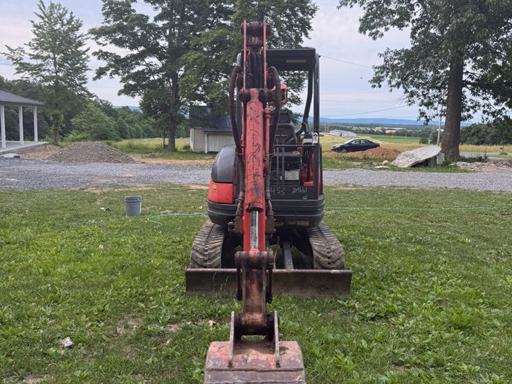 2011-caterpillar-d5c-xl-image-8