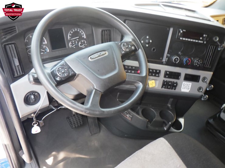 2022-freightliner-cascadia-126-image-16