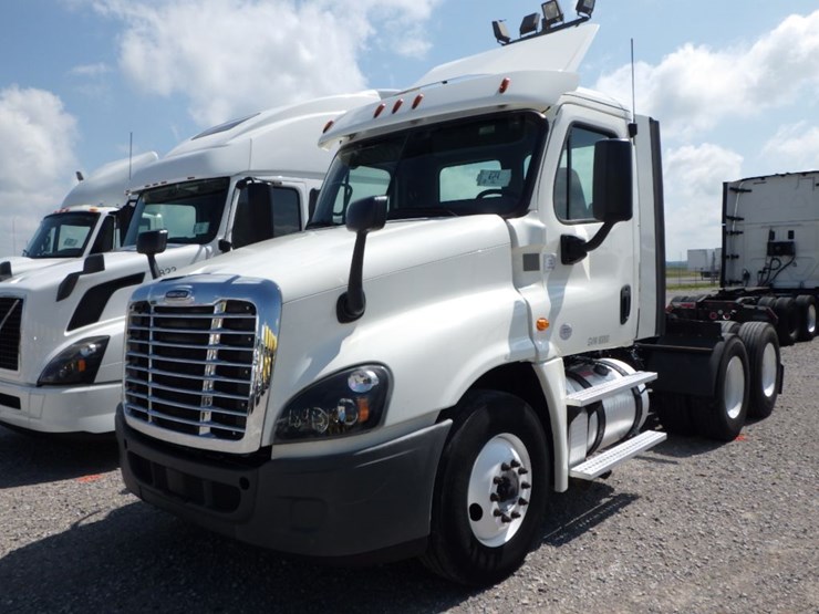 2018-freightliner-cascadia-125-image-1