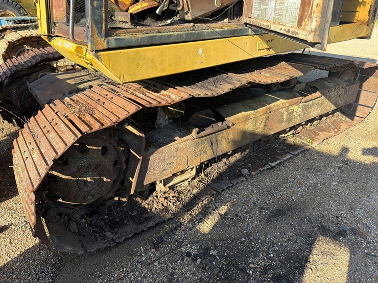 caterpillar-215-image-6