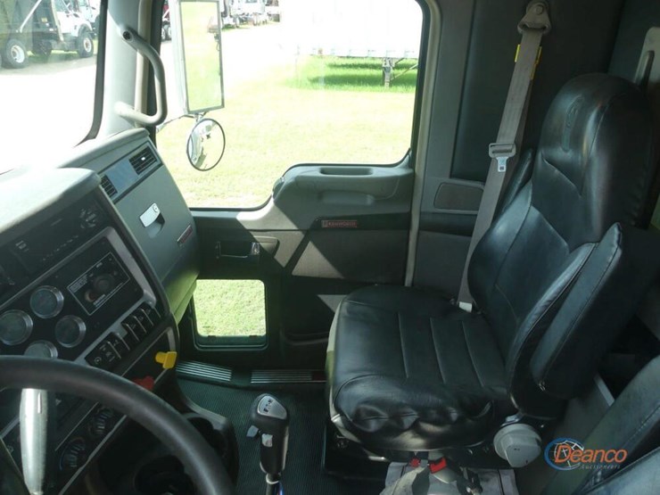 2015-kenworth-t800-image-17