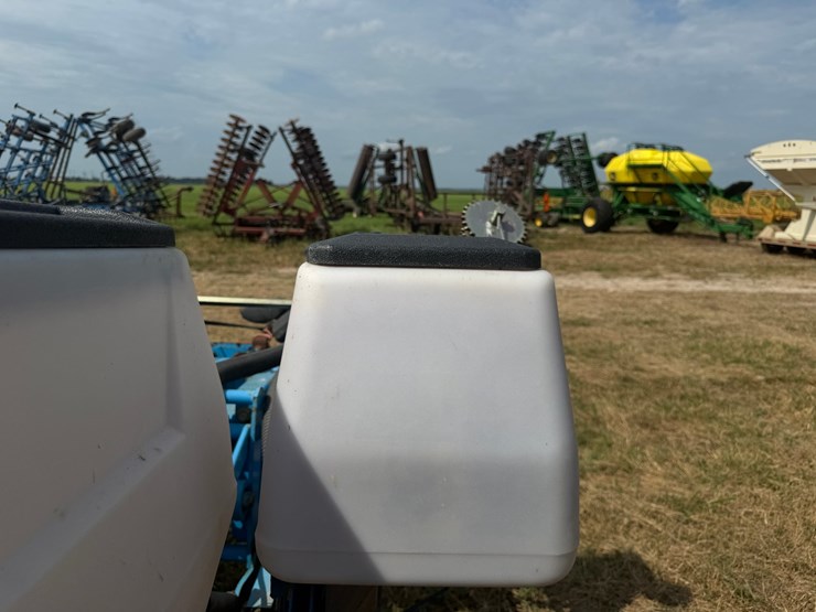 #51909-•-monosem-12-twin-row-38"-center-planter-05a116-inv#51909-image-23