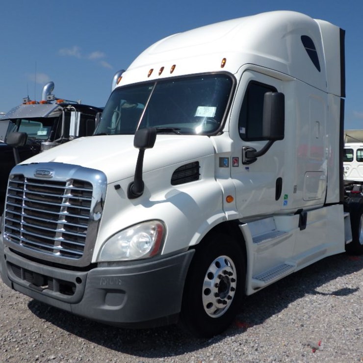 2016 FREIGHTLINER CASCADIA 113
