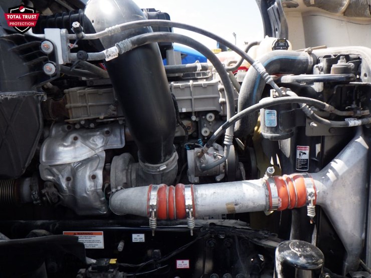 2022-freightliner-cascadia-126-image-23