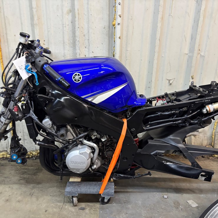 #402 • YAMAHA R1 FOR PARTS/ REPAIRS