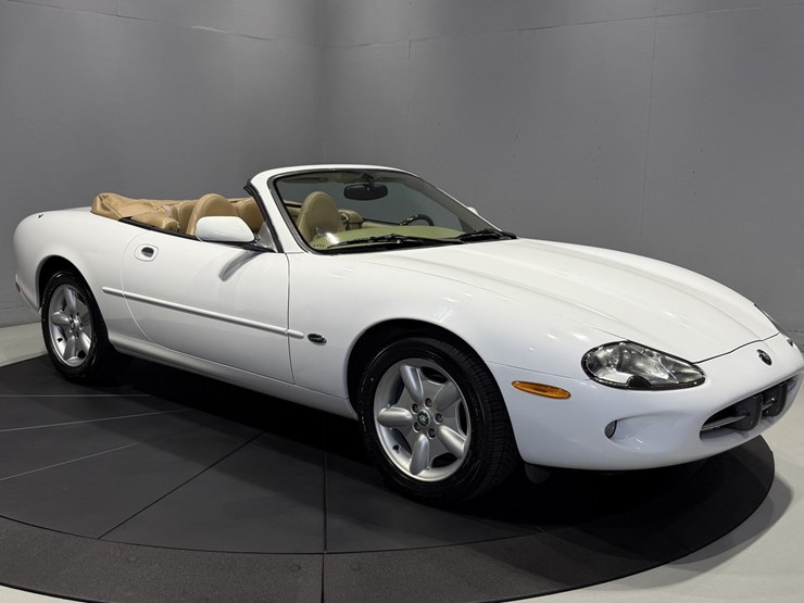 #1516-•-1997-jaguar-xk8-convertible-image-41