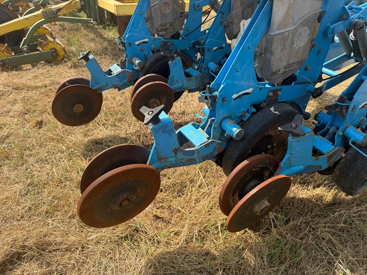 #51909-•-monosem-12-twin-row-38"-center-planter-05a116-inv#51909-image-101