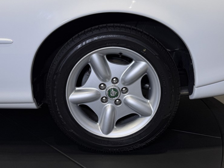 #1516-•-1997-jaguar-xk8-convertible-image-48