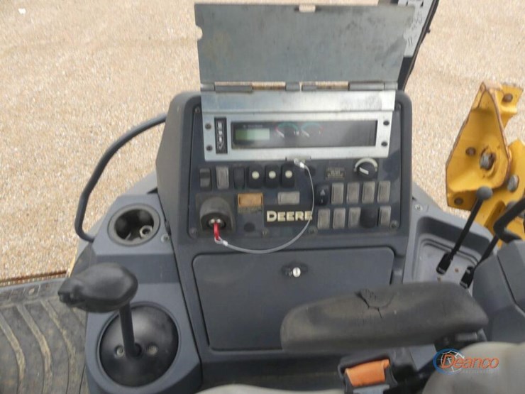 2019-deere-310l-image-15
