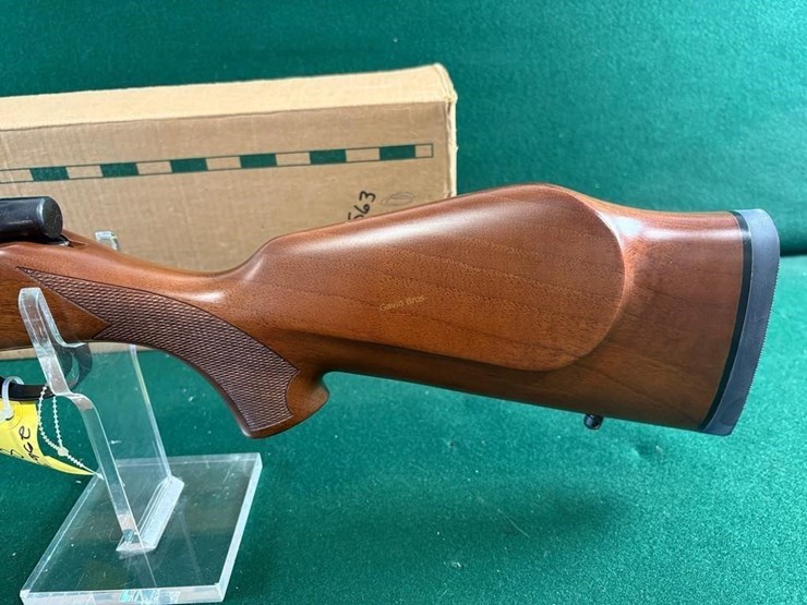 nib-weatherby-vanguard-300-wby-mag-rifle-image-8
