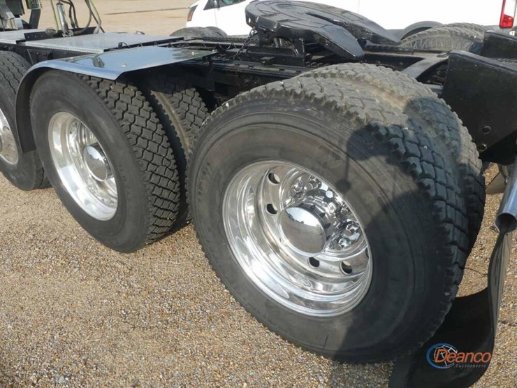 2012-kenworth-t800-image-1