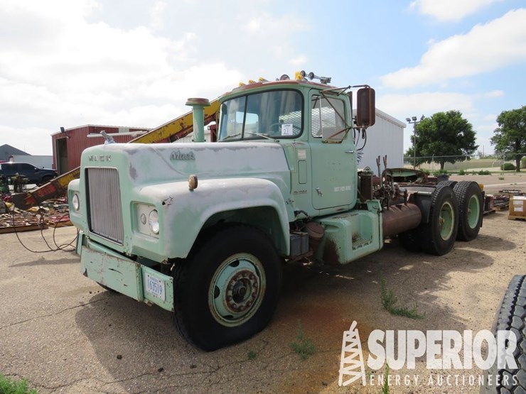 mack-r-700-t/a-winch-tractor-image-2