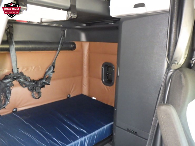 2022-freightliner-cascadia-126-image-5