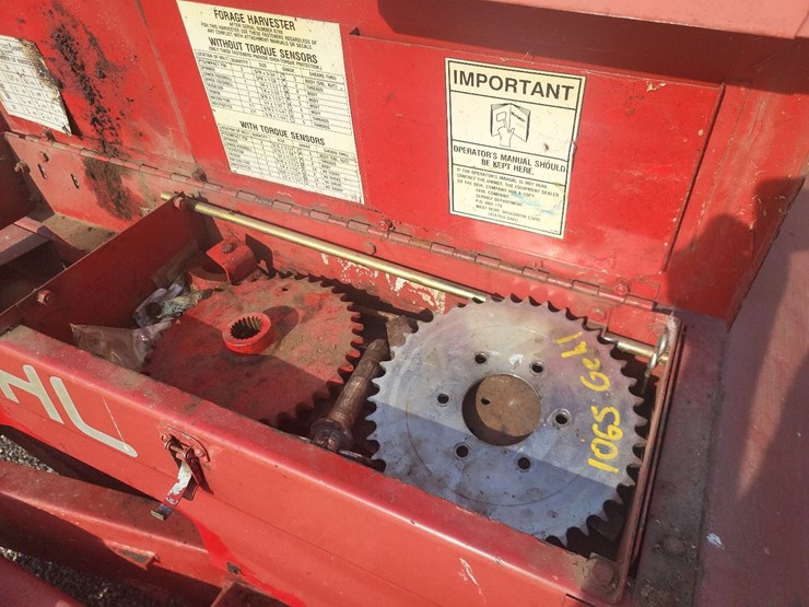 gehl-1065-tandem-axle-forage-chopper-w/2-heads---nice-image-41