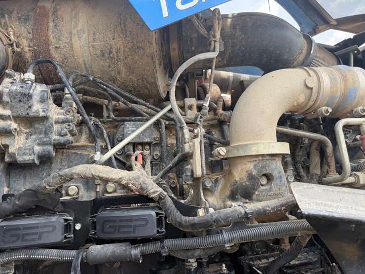 2015-new-holland-t8.350-image-59