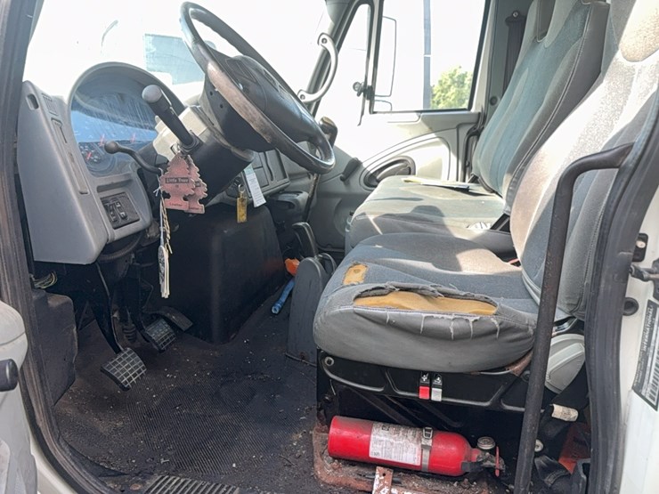 2004-international-4300-dt466-box-truck-image-25