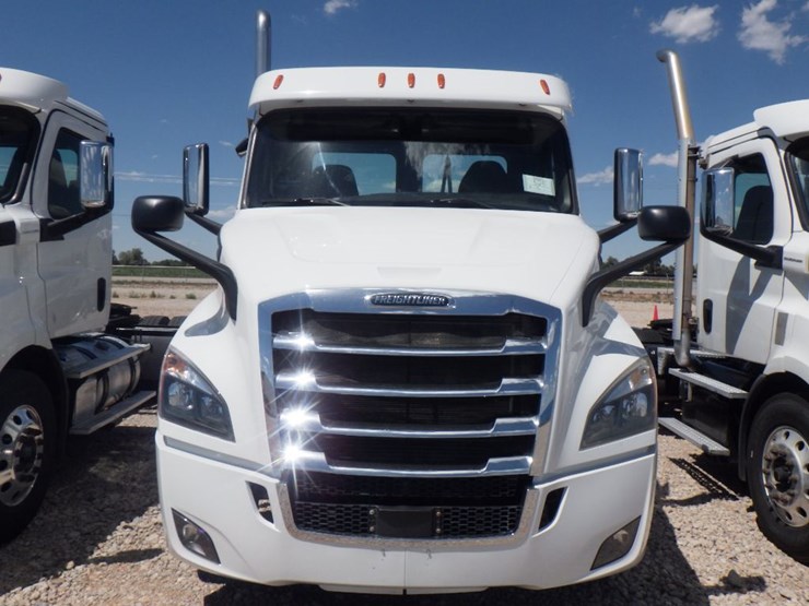 2018-freightliner-cascadia-116-image-2
