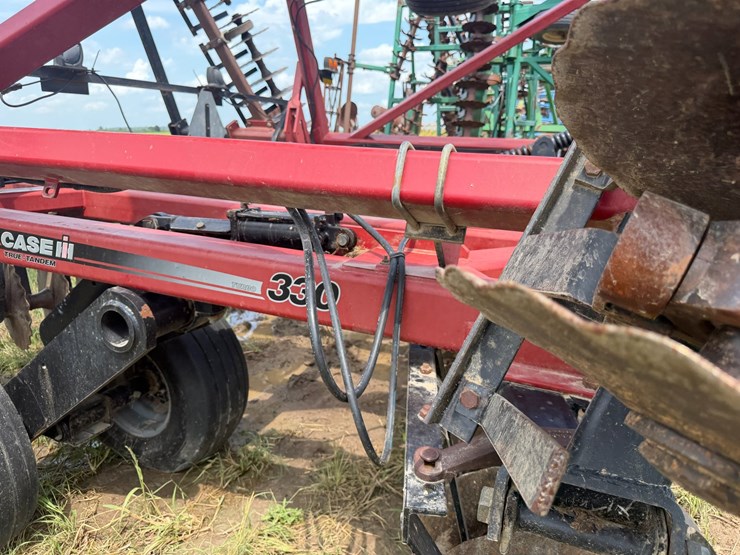 case-ih-330-image-53