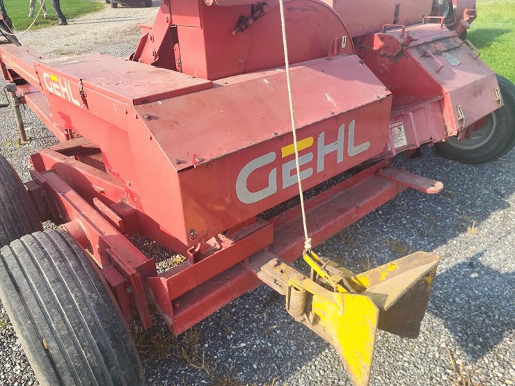 gehl-1065-tandem-axle-forage-chopper-w/2-heads---nice-image-24