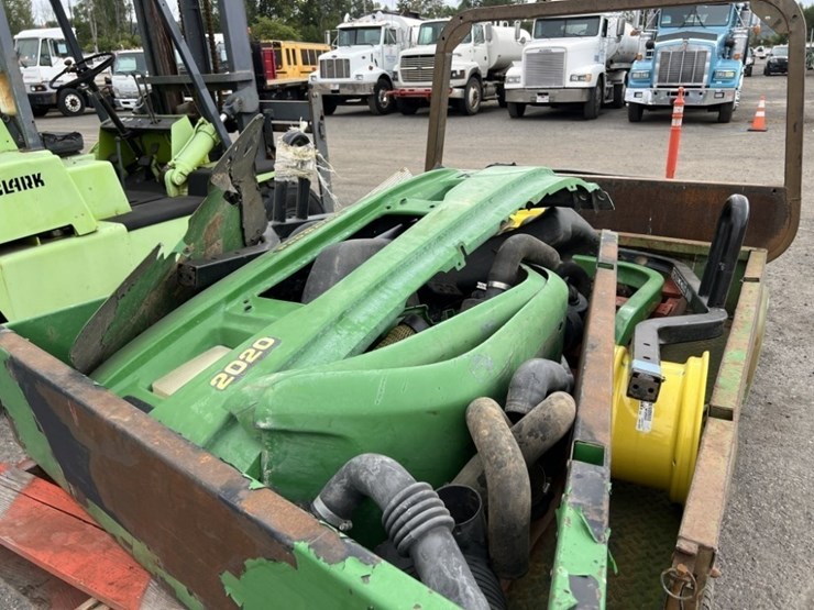 2020-john-deere-gator-image-14