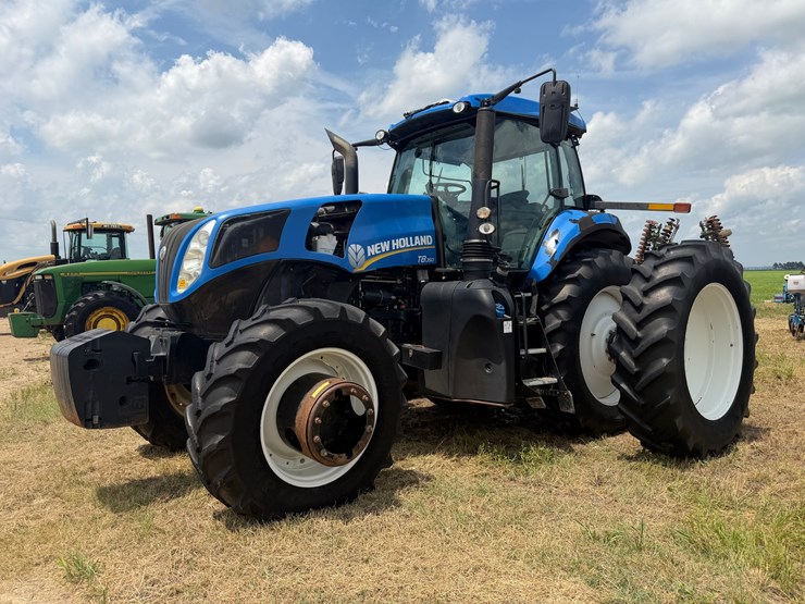 2015-new-holland-t8.350-image-1