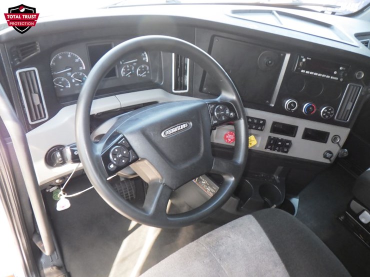 2023-freightliner-cascadia-126-image-17