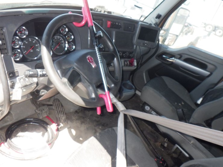 2022-kenworth-t680-image-16