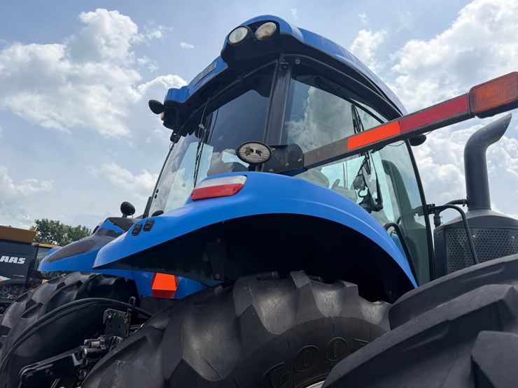 2015-new-holland-t8.350-image-39