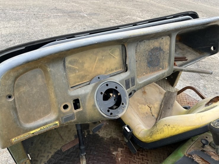 2020-john-deere-gator-image-7