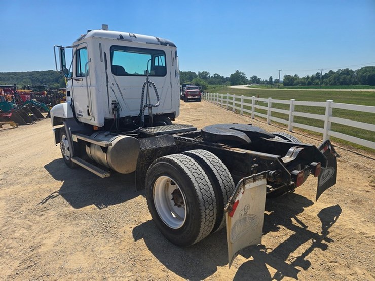 2003-mack-ch612-image-3